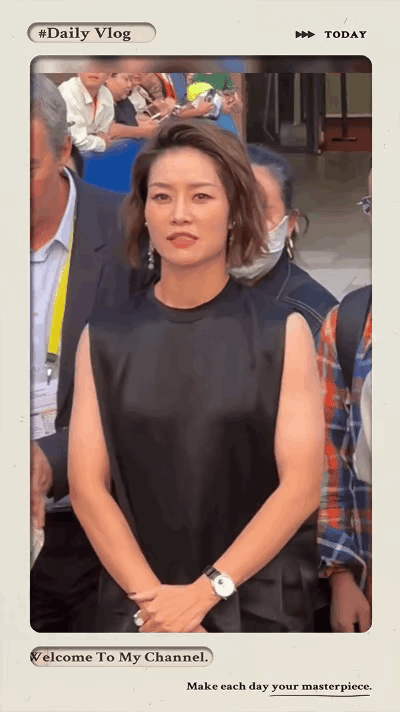 遇微卷短发气质迷人退役后越来越美千亿网站惊艳！李娜上海大师赛被偶(图3)